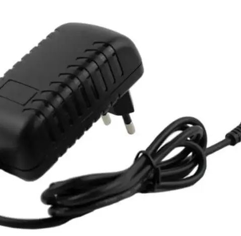 Pakrovėjas 21V 2A elektrinių dviračių ir paspirtukų akumuliatoriams su LED indikatoriumi, vaizdas iš priekio