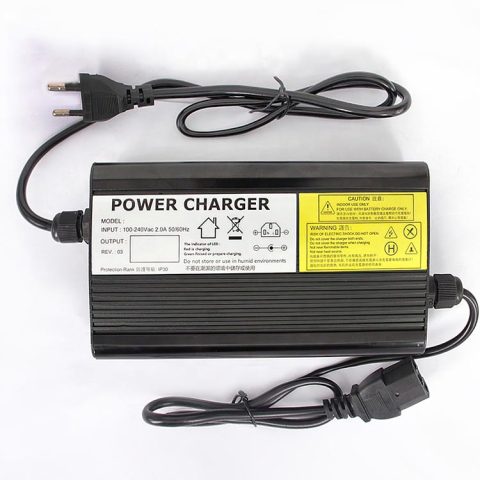 Chargeur 72V 4A avec ventilateur de refroidissement pour vélo électrique