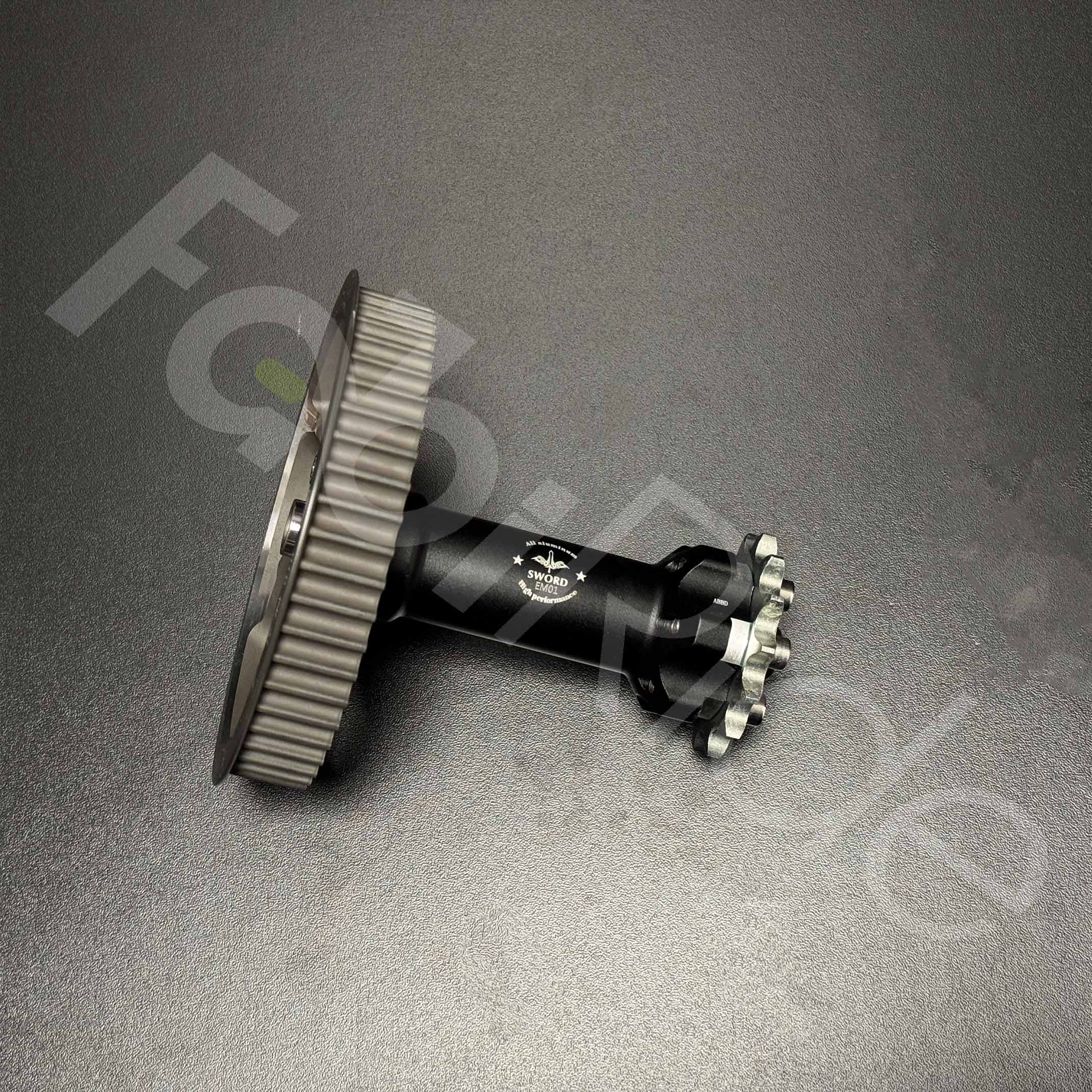 SurRon Jackshaft OEM pirminės pavaros mazgo komplektacija iš arti, veleno ir tvirtinimo detalės