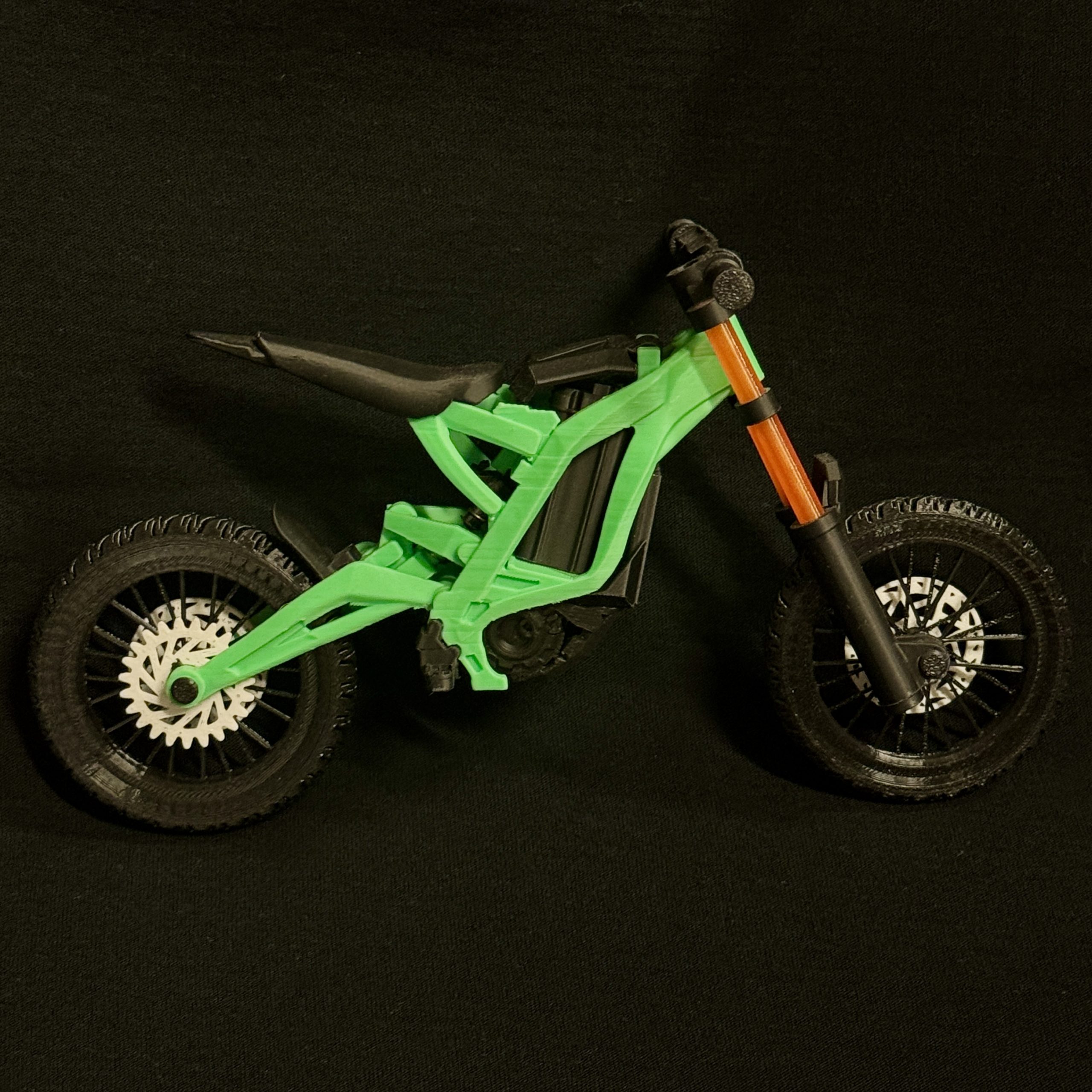 Modèle réduit SurRon Mini 3D imprimé en 3D en style Light Bee, vue de profil